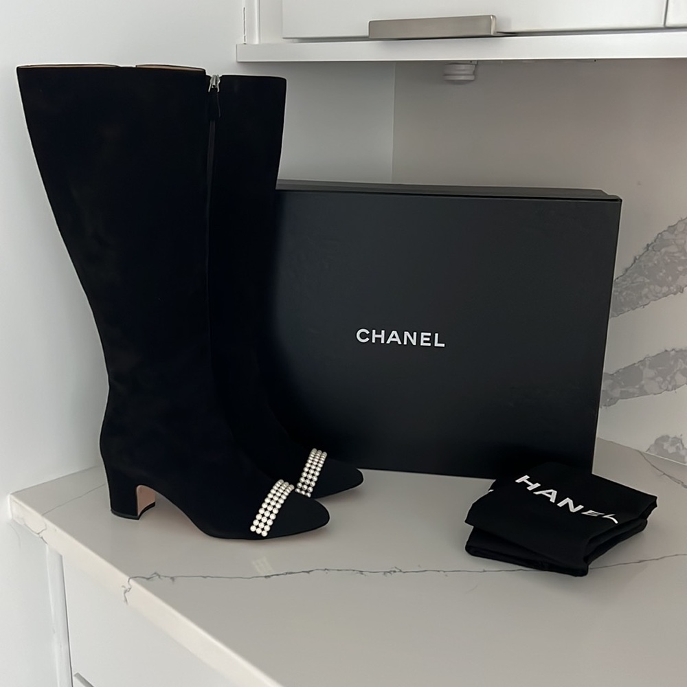 CHANEL 🖤 ICONIC Suede Pearl Cap Toe Knee High Boots 37.5